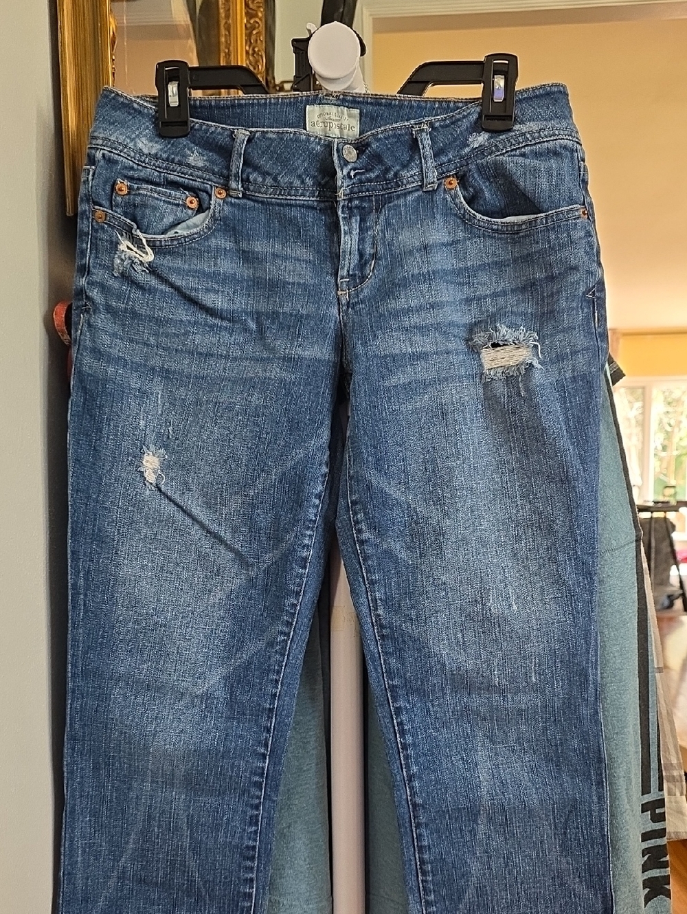 Aeropostale Women’s Blue Straight Leg Capri Distressed Jeans